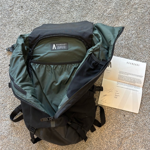 Versatile Black Backpack - Picture 4 of 7